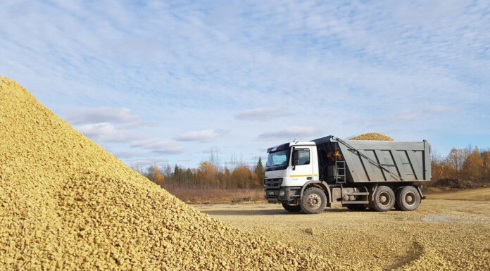 Какие сыпучие материалы от Доставки 196 применяют в сельском хозяйстве и строительстве