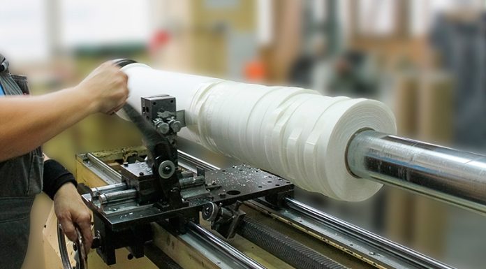 Нарезка рулонных материалов: чем удобна данная услуга