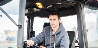 Сложно ли работать трактористом: специфика работы и необходимые навыки