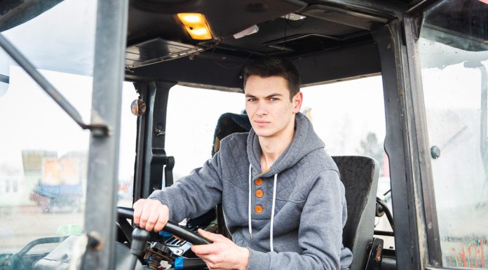 Сложно ли работать трактористом: специфика работы и необходимые навыки