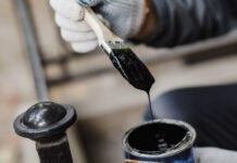 Чем красят металл внутри и снаружи помещений