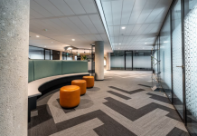 Почему важно не забывать о своевременной химчистке ковролина в офисе