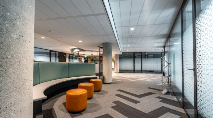 Почему важно не забывать о своевременной химчистке ковролина в офисе