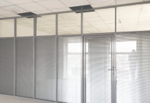Перегородки с жалюзи: функциональность и эстетика в одном
