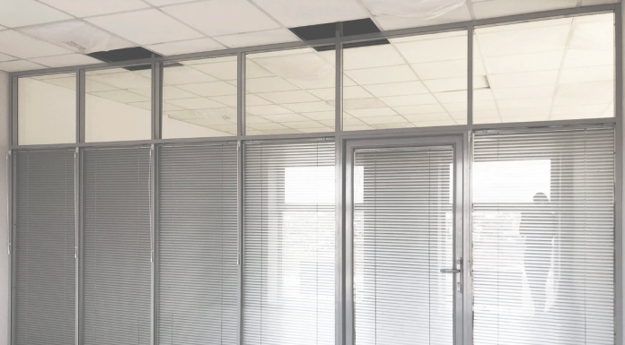 Перегородки с жалюзи: функциональность и эстетика в одном