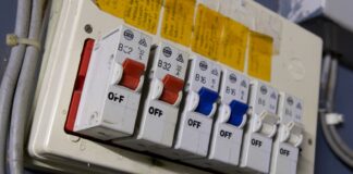Как выбрать стационарный автоматический выключатель для электросети
