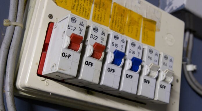 Как выбрать стационарный автоматический выключатель для электросети