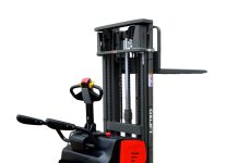 Электрические штабелеры: что это и где применяются