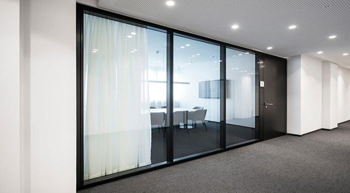 Особенности стеклянного ограждения