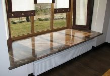 Широкие подоконники из искусственного камня