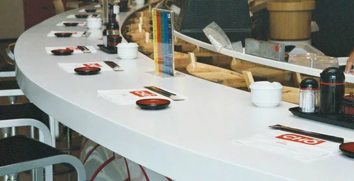 Барные стойки из искусственного камня для кухни — это стильно и удобно