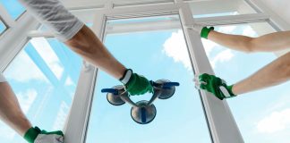 Замена стеклопакета: что это за услуга и как её оказывают