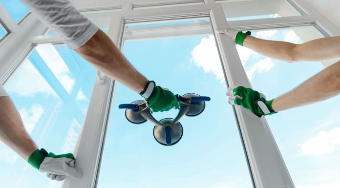 Замена стеклопакета: что это за услуга и как её оказывают