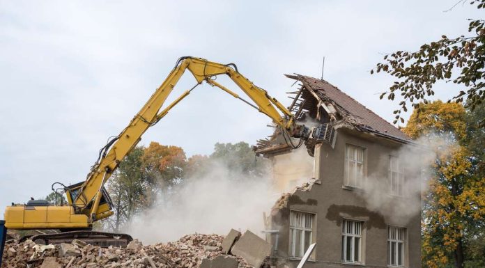 Демонтаж дома: особенности и этапы разборки