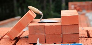 Кирпичи как строительные материалы: полнотелый одинарный, щелевой полуторный