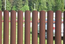 Установка евроштакетника: пошаговая инструкция