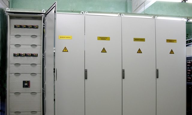 Электрические распределительные щиты: деление и применение