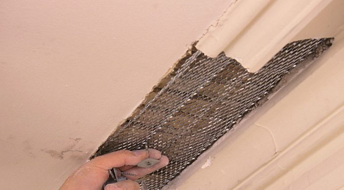 Как правильно штукатурить потолок