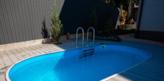 Стоит ли покупать бассейн зимой: плюсы и минусы