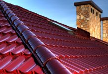 Металлочерепица в оформлении дома: что это, как выбрать подходящую