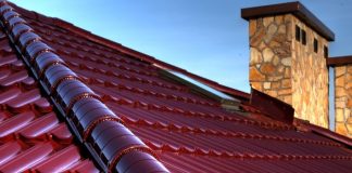 Металлочерепица в оформлении дома: что это, как выбрать подходящую