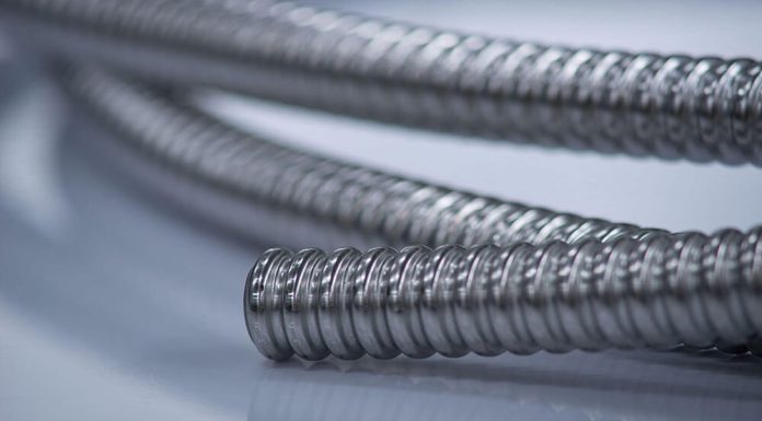 Гофрированная труба ПВХ: характеристики и применение