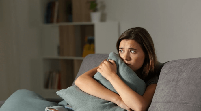 Тревога и незнакомый номер: почему мы так встревожены