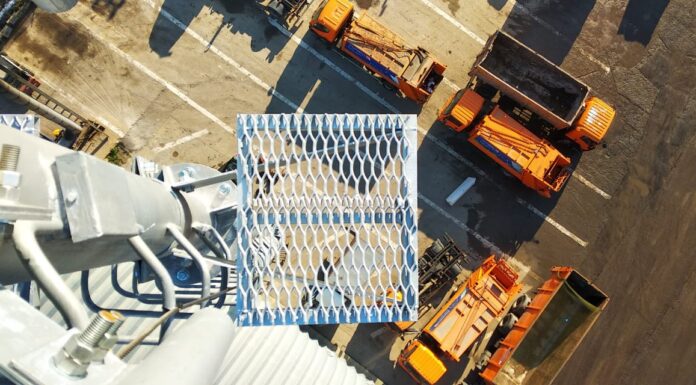 Стальная или деревянная конструкция, что выбрать?