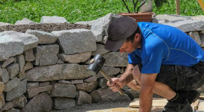 Где применяют природный камень, и какими качествами он должен обладать