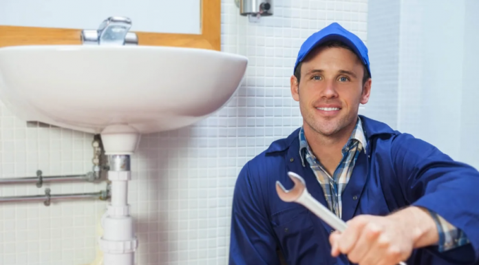 Преимущества услуг частного мастера по установке ванны