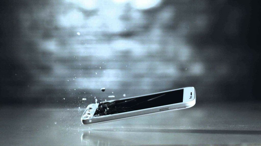 Почему смартфоны ломаются: причины и способы предотвращения
