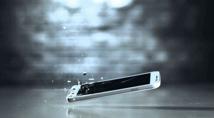 Почему смартфоны ломаются: причины и способы предотвращения