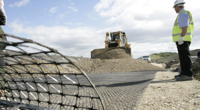 Плоский геосинтетик — особый вид этого вида продукции.