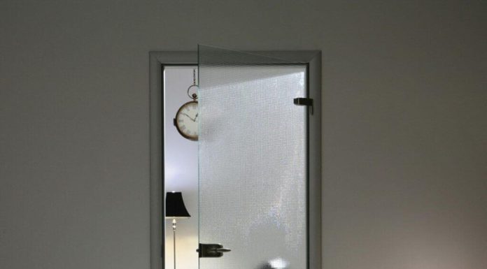 Стеклянные конструкции для дома и офиса: двери, ограждения и перегородки из стекла