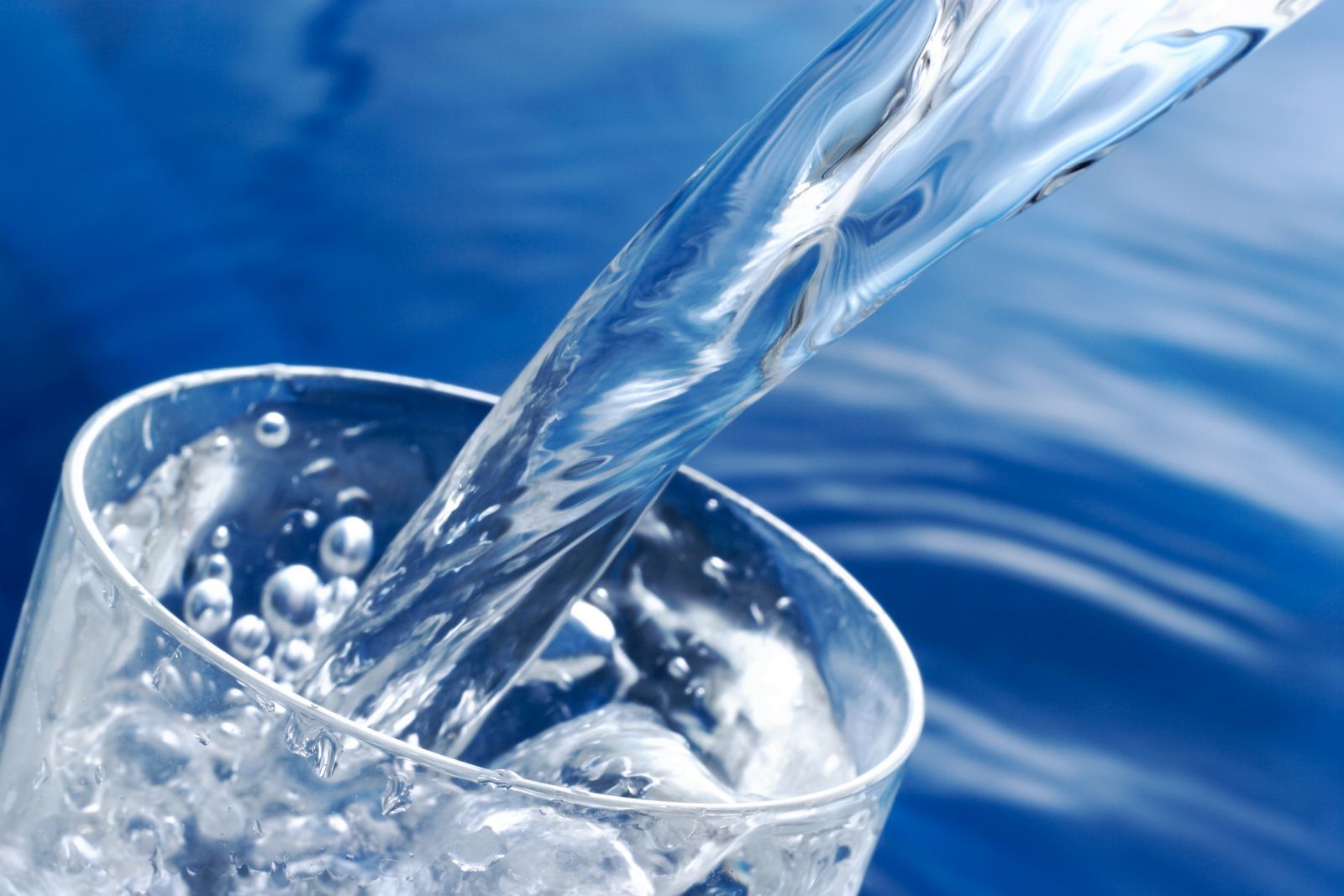 Очищаем воду в частном доме: водоподготовка, умягчители для водички