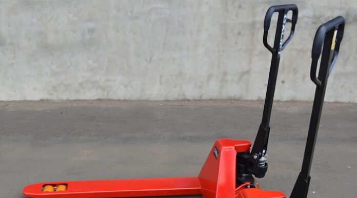 Ручные гидравлические тележки: каких разновидностей они бывают, от чего зависит цена на изделие, какой бренд тележек популярен на складах, зачем нужен принтер на рохлях