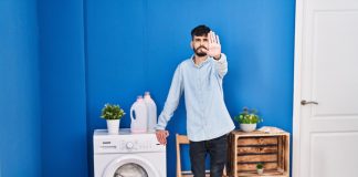 Эффективный ремонт стиральных машин: как починить технику https://ru.freepik.com/free-photo/young-hispanic-man-with-beard-doing-laundry-standing-at-laundry-room-with-open-hand-doing-stop-sign-with-serious-and-confident-expression-defense-gesture_39008723.htm#fromView=search&page=1&position=18&uuid=ecc857c9-ccd4-4c3b-b9c3-3d84380156b7