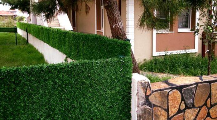 Забор из искусственной травы